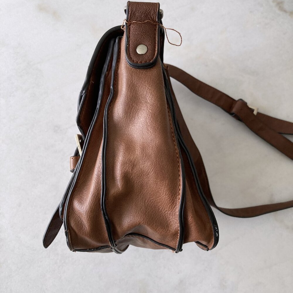 Le Chateau tan brown satchel crossbody bag / purse with buckles, messenger style - Picture 9 of 11